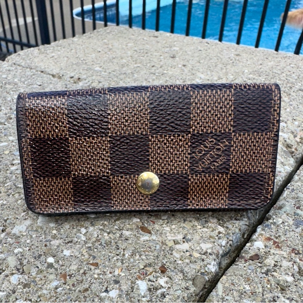 Louis. Vuitton Damier 4 key holder